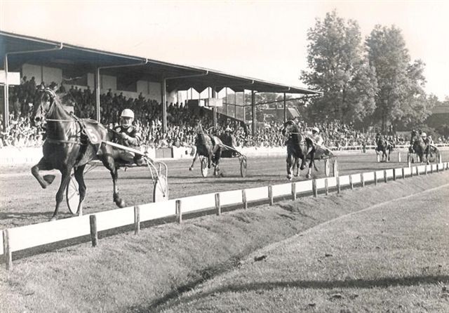 Morning Star 2-7-77.jpg