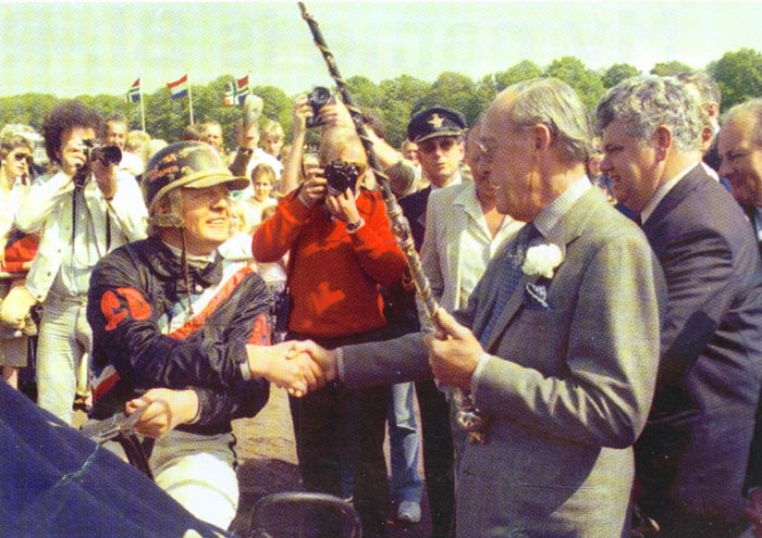 GZ84 Ulaan hulde.jpg