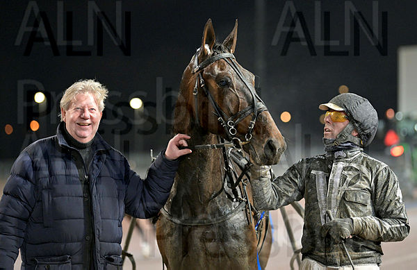 Vince Q.C. pris.t641b7057.m600.w.4salnwmark2.png.xZifSTp_6.jpg