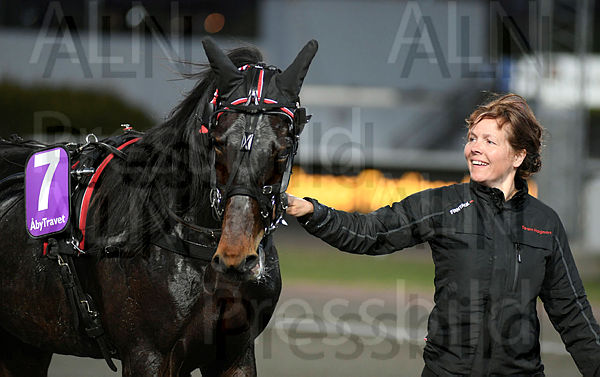 Usain Lobell head 1.t6263229c.m600.w.4salnwmark2.png.xVQZAqhjh (1).jpg