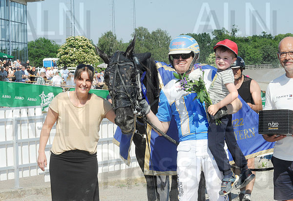 Bransbys Juke Box pris.t62b870ca.m600.w.4salnwmark2.png.x0oPespoh (1).jpg