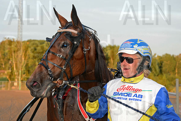 Cassiopea Font pris DSC_313.t63056259.m600.w.4salnwmark2.png.x0BbEWx7r (1).jpg