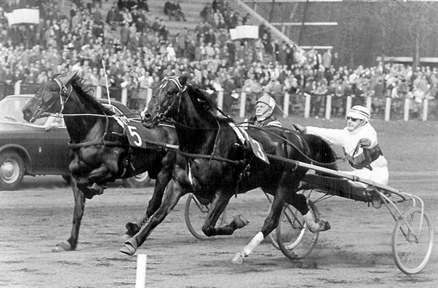Jonker Volann 4-4-1971 (2).jpg