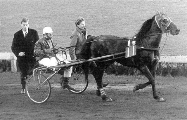 Arrow Axworthy ere 26-12-66.jpg