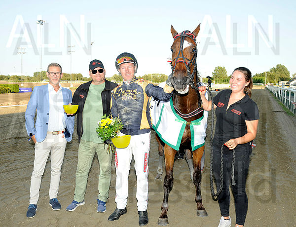 Julia Sisu pris.t64e5cfc1.m600.w.4salnwmark2.png.x6g0uWoik (1).jpg