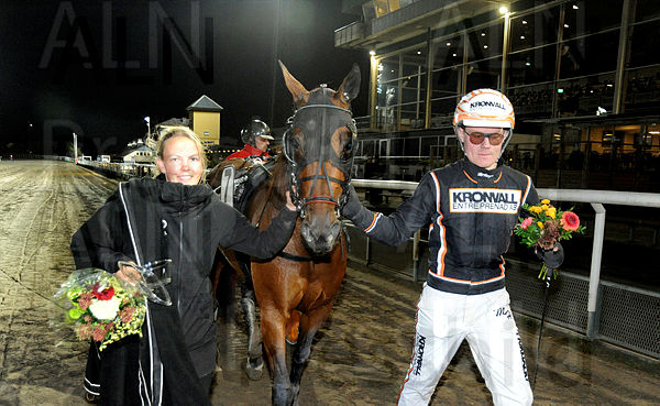 Jo Black pris.t650bfed6.m600.w.4salnwmark2.png.xy5yuZphI.jpg