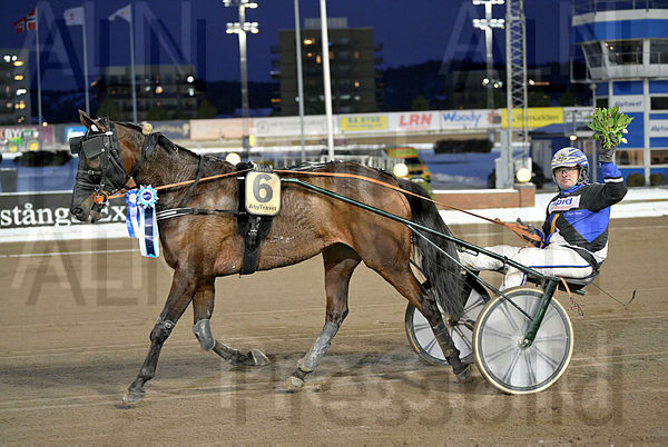 J.J.Another Vinn def.t65c7cbc7.m600.w.4salnwmark2.png.x_MqO9RGU.jpg
