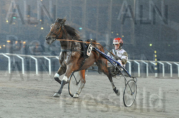 True Blue mål.t6526a730.m600.w.4salnwmark2.png.xjB-SaYkO.jpg