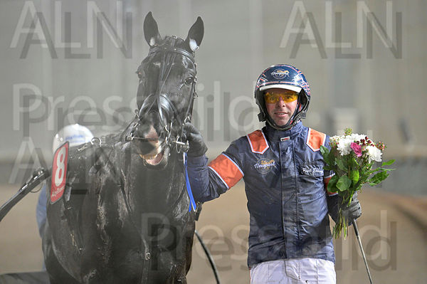 Junious Heot pris.t6555019f.m600.w.4salnwmark2.png.xB2zVU5O3.jpg