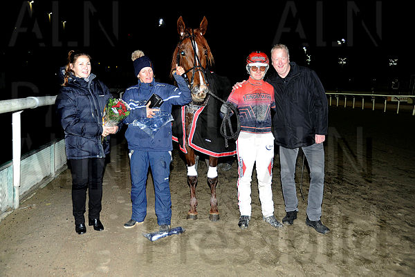 Without a Doubt pris.t654cf47a.m600.w.4salnwmark2.png.xHKm-RSck (2).jpg