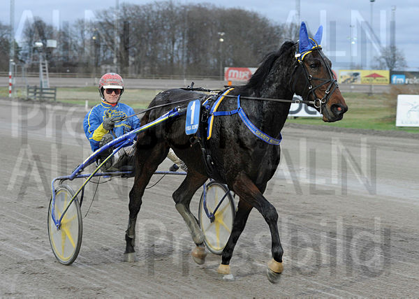 Kendra Sisu def.t658009a5.m600.w.4salnwmark2.png.xOjO8BGt_.jpg