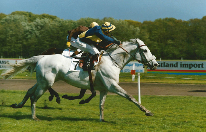 Moonbat 13-5-1987.jpg