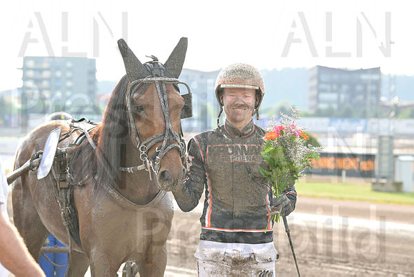 Opening Night pris.t665048fa.m600.w.4salnwmark2.png.xQXtIglzF.jpg