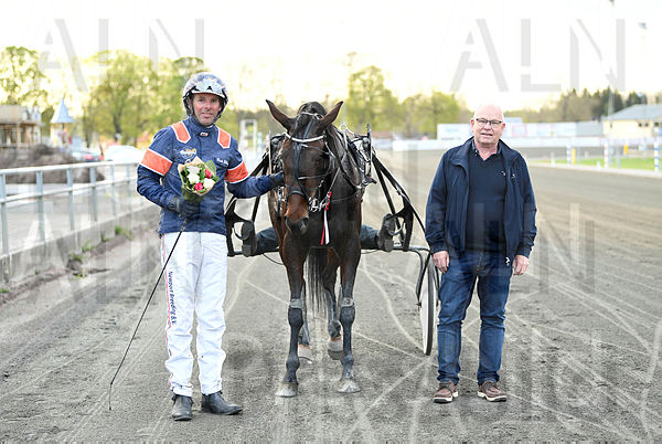 Landing Field pris 649 (1).t663a6179.m600.w.4salnwmark2.png.xta4jGWgp (1).jpg