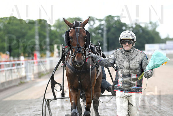 Neal Tobin pris 63.t6671b348.m600.w.4salnwmark2.png.xeQSgFaLr (1).jpg