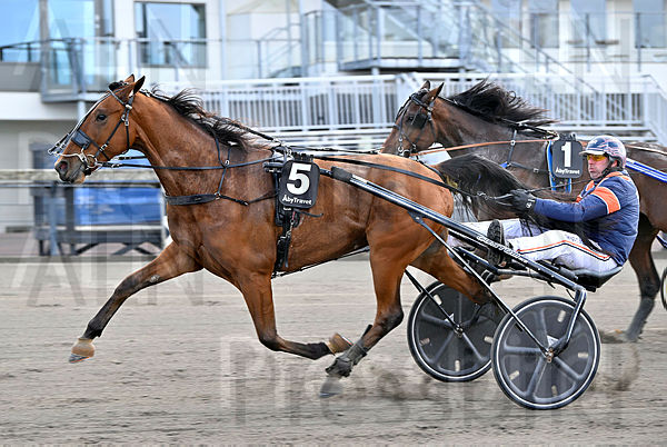 Louis Vuitton mål 2.t67b5ce93.m600.w.4salnwmark2.png.xq2MM_FqL.jpg