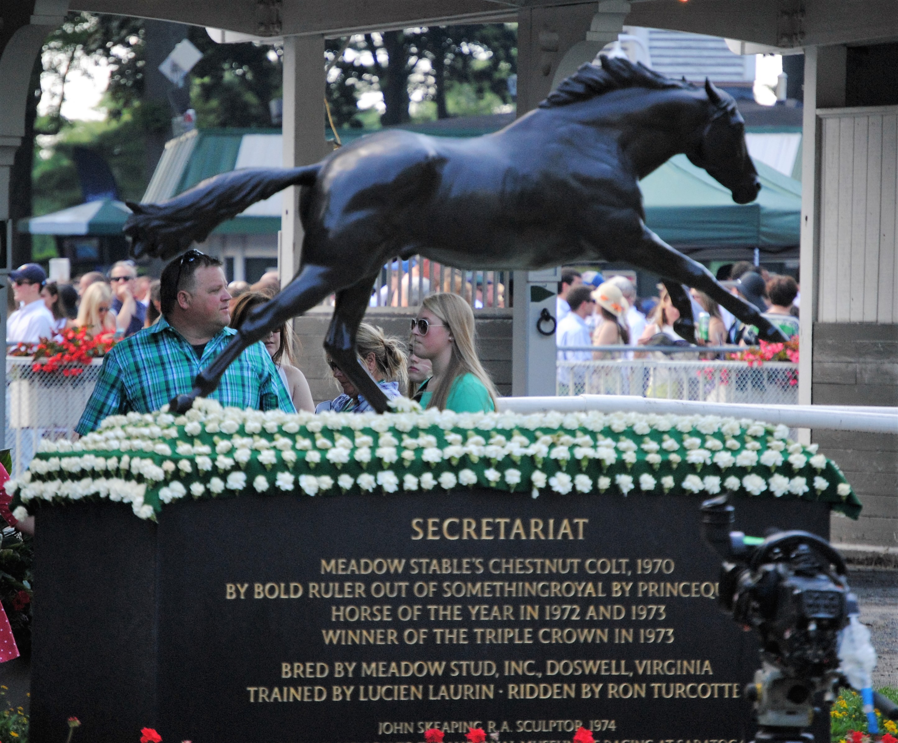 Secretariat_statue.jpg