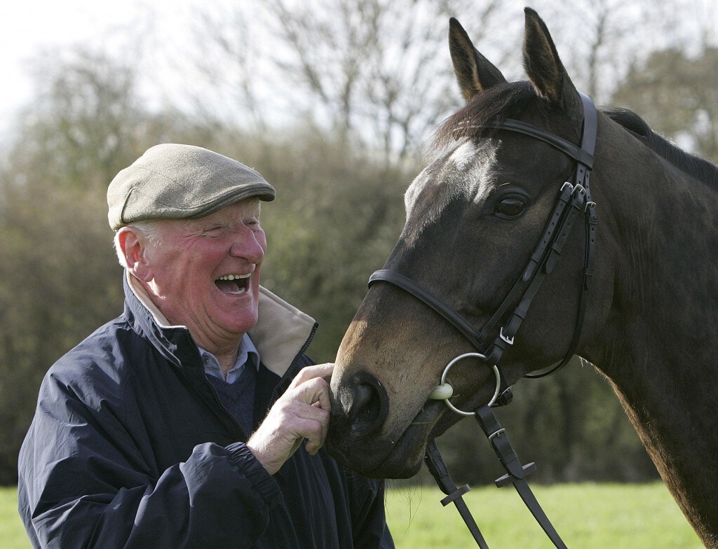 2011-09-19T103603Z_01_CHM02D_RTRIDSP_3_HORSERACING-MCCAIN.jpg