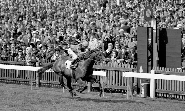 brigadier_gerard_winning_guineas_630x378 (1).jpg