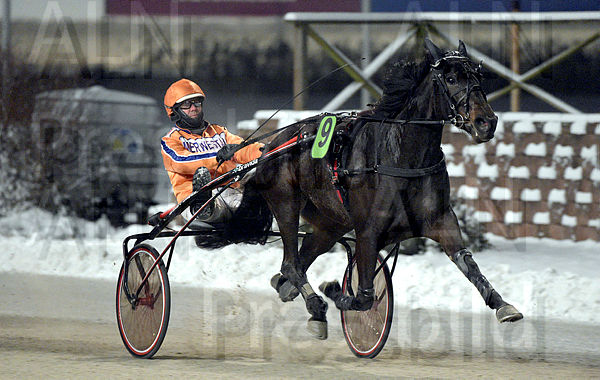 Lady Larissa mål.t61ccbf60.m600.w.4salnwmark2.png.xJwFv87wL.jpg