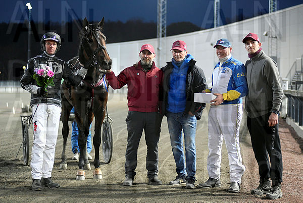 Charliebrown Effe pris (2).t626af54b.m600.w.4salnwmark2.png.x3m0Jtu1S.jpg