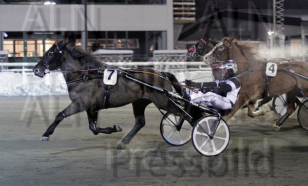 Sundbo Komet  mål2.t60148fe8.m600.w.4salnwmark2.png.x38Nr5PIX.jpg
