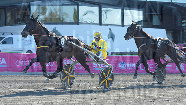 Earl Simon mål.t5ed3c2b5.m600.w.4salnwmark2.png.xE3-ulMGy.jpg